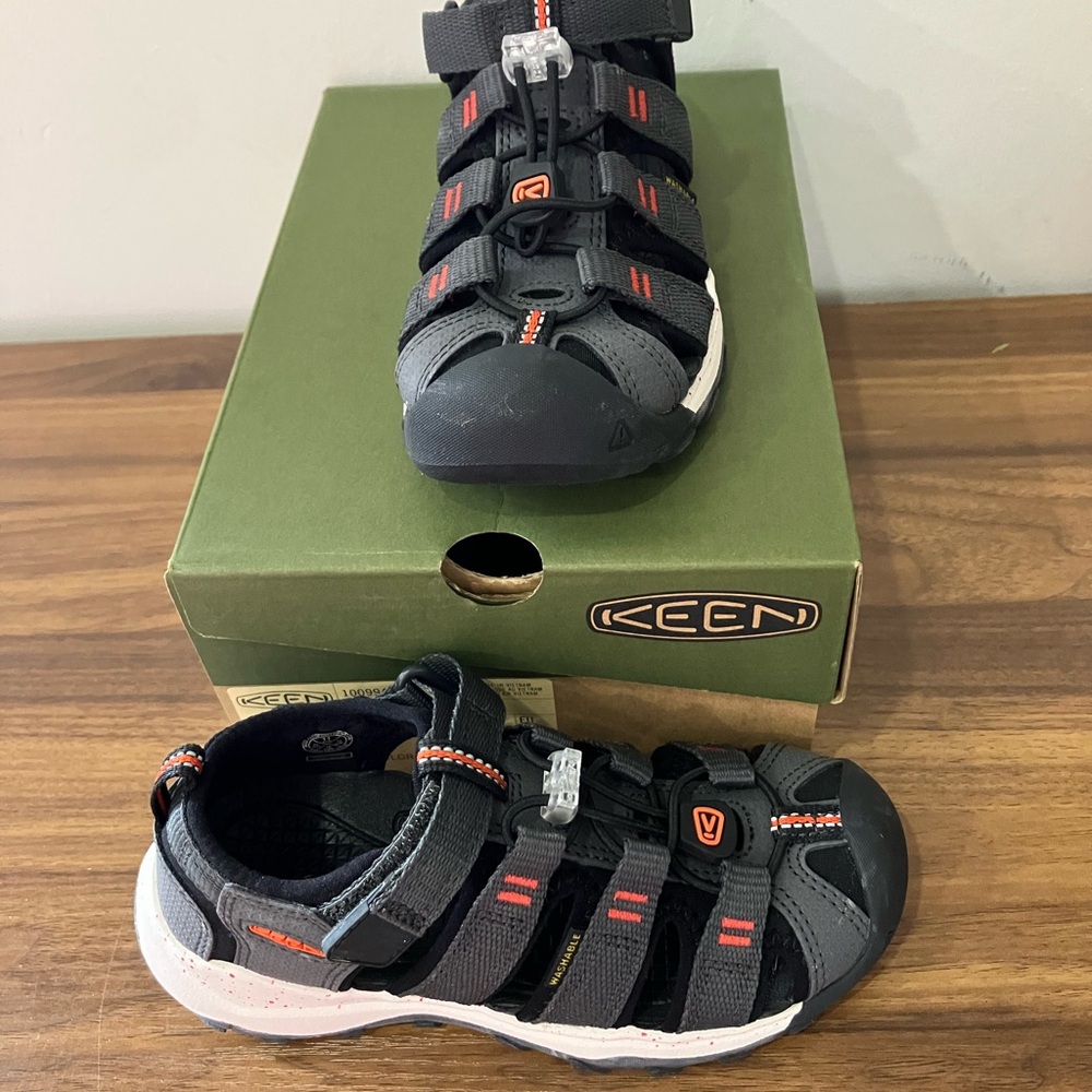 Children’s Keen sandals, new with box, black, sz11